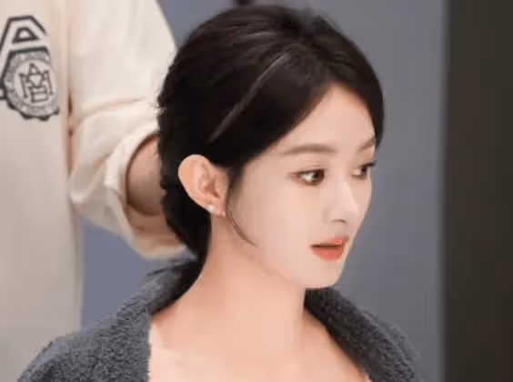 馮紹峰闢謠夜會兩美女,趙麗穎專注事業,對前夫不關心!