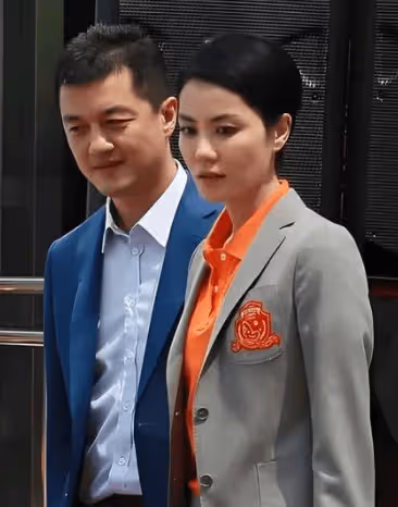 王菲為女兒建立基金會,了解前夫李亞鵬無力償巨債,讓女兒以後衣食無憂。