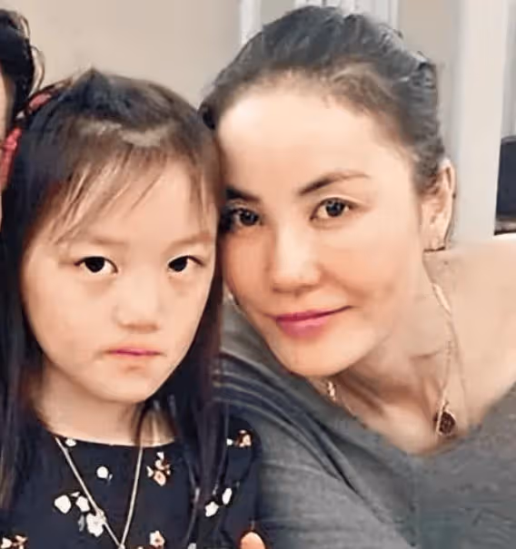 王菲為女兒建立基金會,了解前夫李亞鵬無力償巨債,讓女兒以後衣食無憂。
