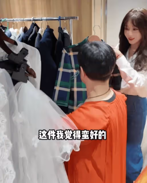杜若溪帶公公婆婆拍情侶照,二老樂開了花,婆媳倆同框似親母女