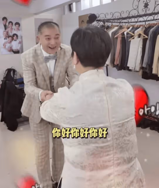 杜若溪帶公公婆婆拍情侶照,二老樂開了花,婆媳倆同框似親母女