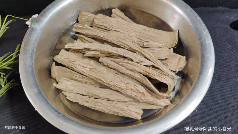 腐竹和它絕配!吃了30年,才發現是「滑腸好菜」,特清爽,小菜讓你越吃越有味