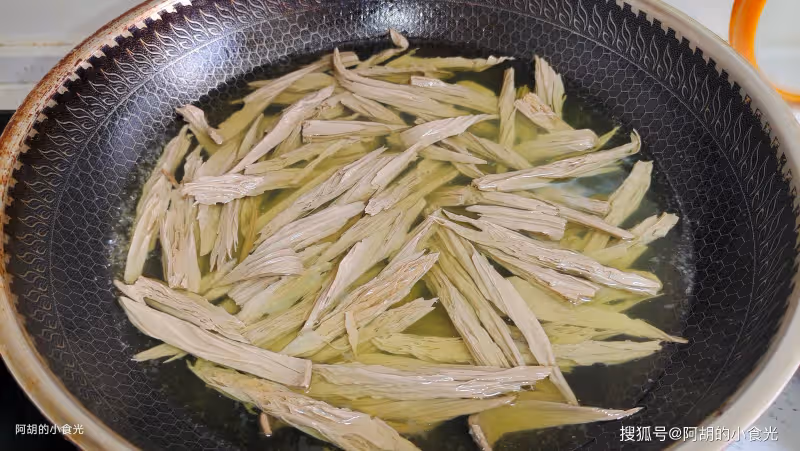腐竹和它絕配!吃了30年,才發現是「滑腸好菜」,特清爽,小菜讓你越吃越有味