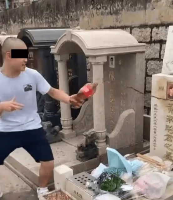破壞黃家駒墓地男子身份曝光!社交帳號被扒,曝大量不法神經行為