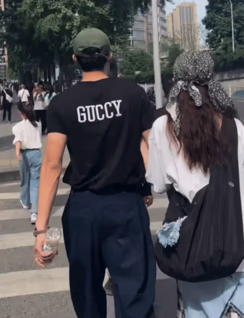 鍾楚曦侯雯元坎城街頭閒逛,一路說笑相擁超甜蜜,俊男靚女好般配