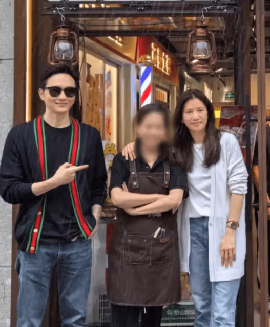 袁詠儀夫婦到商場吃面,張智霖曬照獲差評,靚靚在他面前又老又腫