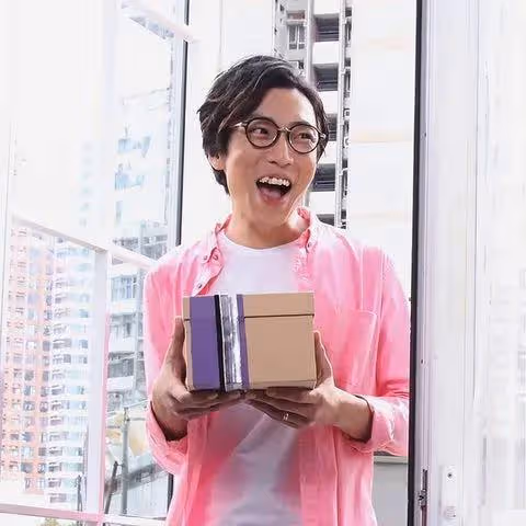 80年代御用惡人自爆兒時被打劫留陰影,與TVB因低工資問題鬧翻