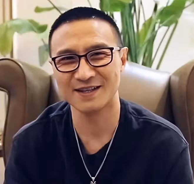 森林北連夜刪除騎馬動態，汪峰公開戀情後，她遭到各種輿論非議