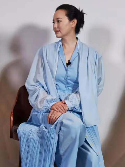 看了詠梅、李若彤,突然就不怕變老了:體態佳、衣得體,美得高級