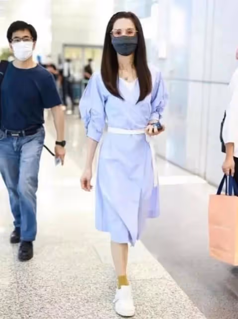 看了詠梅、李若彤,突然就不怕變老了:體態佳、衣得體,美得高級