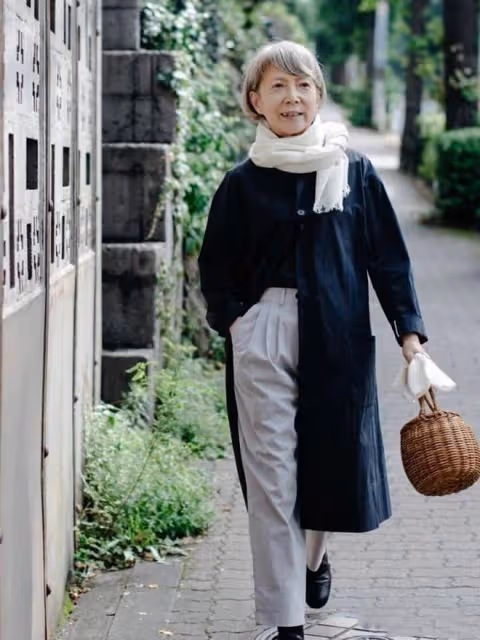 山口百惠告訴你:女人上了年紀,發要短、衣要長,美得更優雅得體