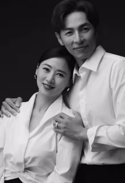 翁虹520曬全家福,16歲女兒顏值超高比媽媽還美,身高超一米七