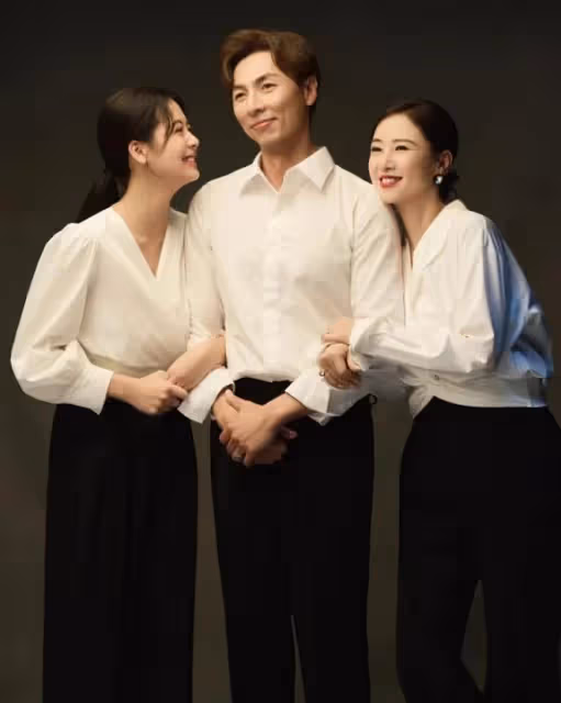 翁虹520曬全家福,16歲女兒顏值超高比媽媽還美,身高超一米七