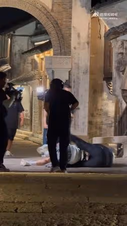 那英錄影慘摔倒地「工作人員繼續拍」!出意外50秒片曝光陸網氣炸