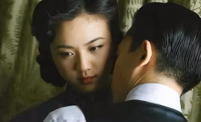 「一絲不掛」不害臊,打著藝術獻身「耍流氓」,這回藏不住了