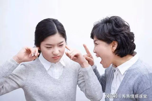 我侄子訂婚,我陪我媽去參加,當天下午,我丟下我媽果斷離開