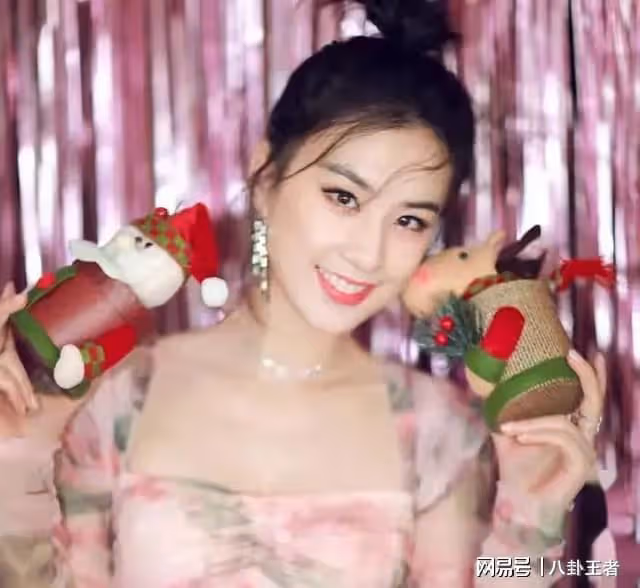 黃聖依吃相難看!與楊子傳離婚後放飛自我,疑故意走光露隱私部位