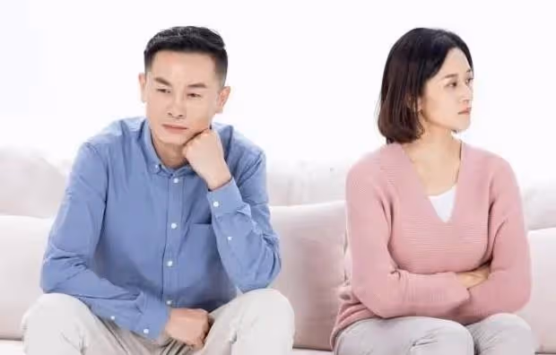 婆婆為了和我們住,霸占了兩套婚房,最後,我用一計讓她自覺搬走