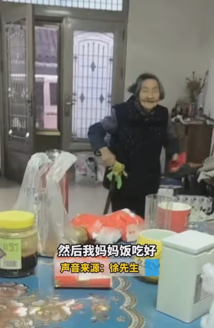 媳婦50歲生日,90歲婆婆包了個大紅包,兒子:我生日你才給600喔