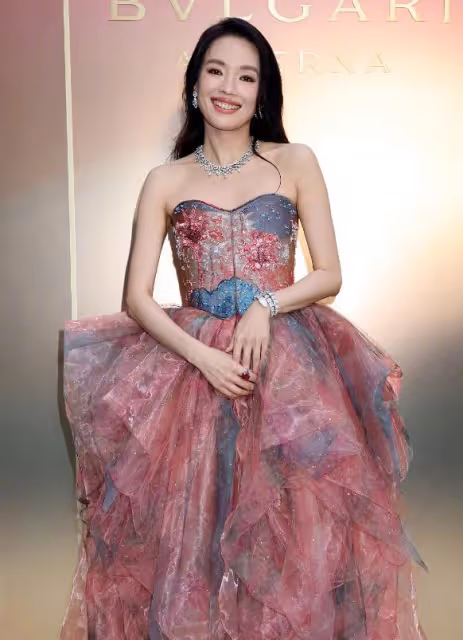 羅馬這一夜，「肉乎乎」的劉亦菲，打了多少「白瘦幼」女星的臉