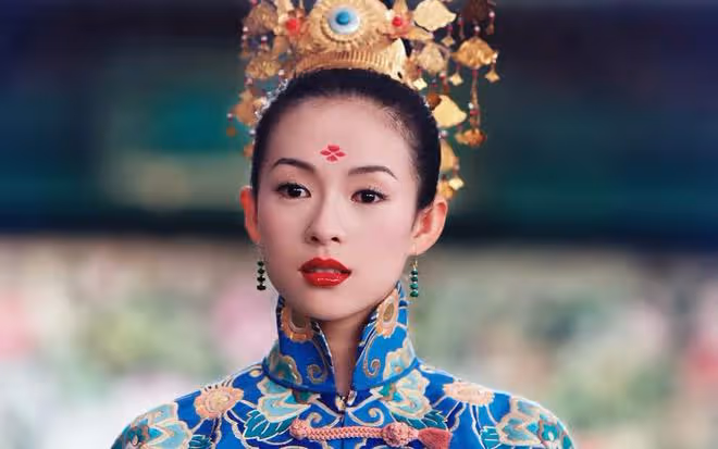 章子怡帶兒女勇逛爬寵店，笑容滿面，未受汪峰新戀情影響