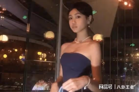 ​張倫碩有福了！鍾麗緹14歲女兒發育過猛，穿抹胸裙身材不輸媽媽