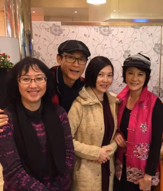 鄭少秋寧願三婚也要娶的妻子，居然是熟悉的她！59歲穿黑衣難掩貴婦美