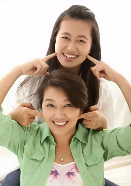 55歲江珊同框25歲女兒，倆人看著像姐妹，女兒顏值氣質不如媽媽