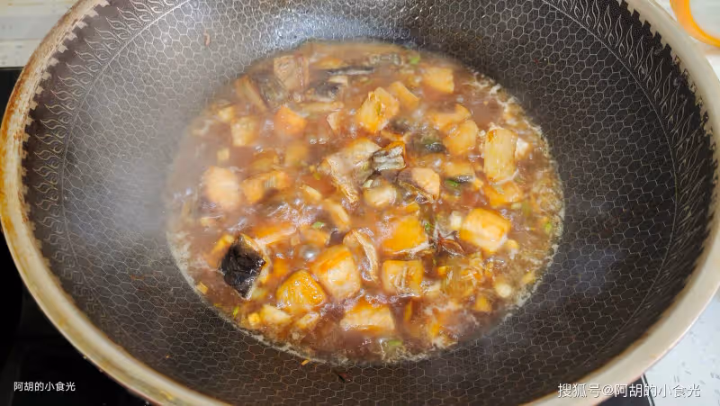 鮮毛豆和它絕配,知道的人不多!一煎一炒一燜,一口鮮嫩滿嘴生香,開胃又下飯