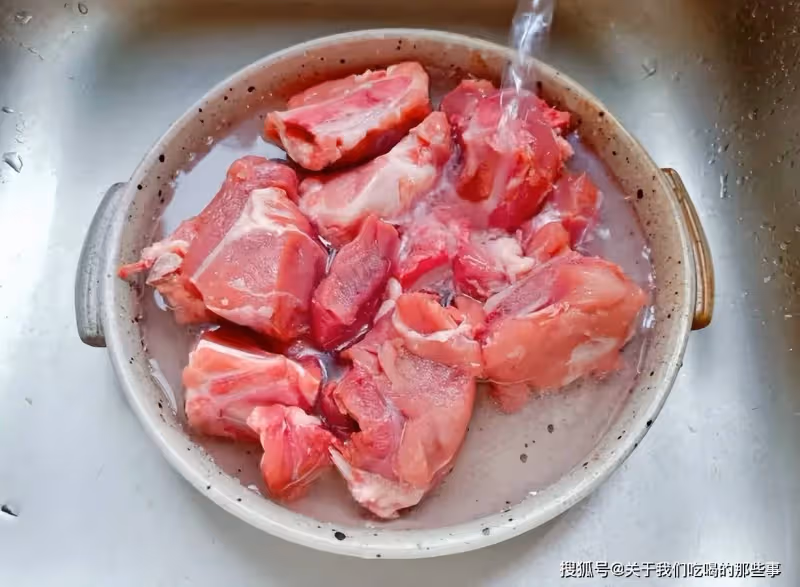燉排骨湯,調料越多越難喝!只需加3種料,肉軟不柴,湯鮮不腥