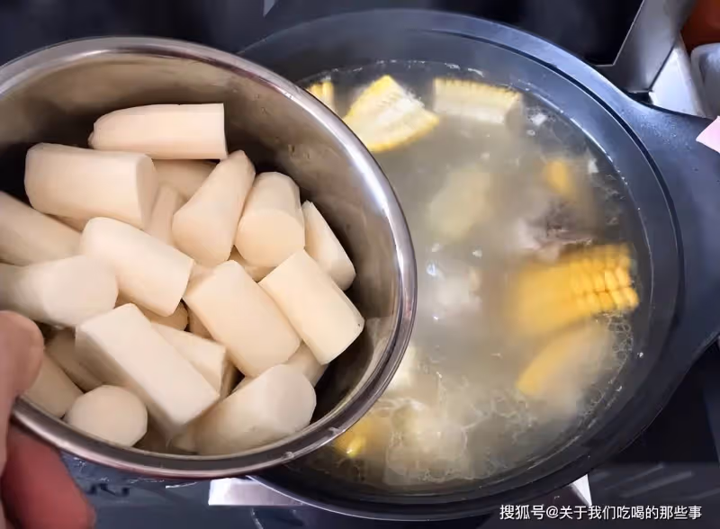 燉排骨湯,調料越多越難喝!只需加3種料,肉軟不柴,湯鮮不腥