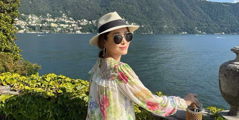 周勵淇罕見秀恩愛,曬一家三口合照,與4歲兒子嘴對嘴親吻引熱議
