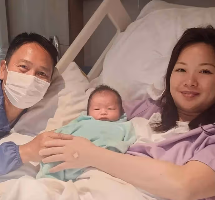 恭喜!知名港星王祖藍66歲舅父老來得子,發文宣布愛妻平安生子