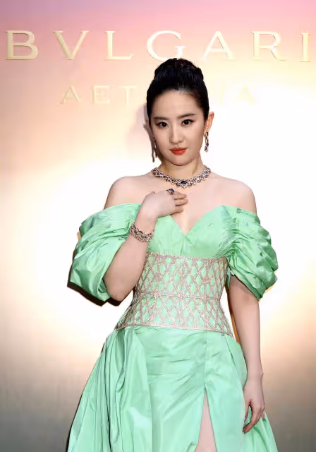 女藝人的身材管理有多重要？看48歲的舒淇和36歲的劉亦菲就知道了