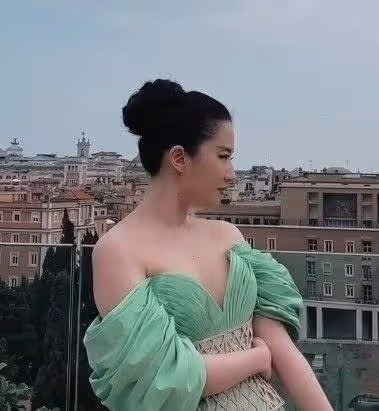 女藝人的身材管理有多重要？看48歲的舒淇和36歲的劉亦菲就知道了
