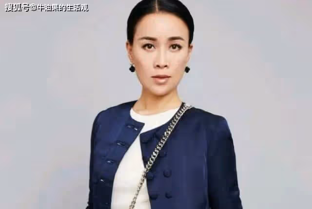 那英意外摔倒無人扶,工作人員懟臉拍攝引眾怒,英子回應了