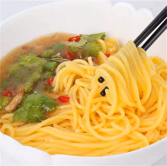 玉米面條這樣做太好吃了,筋道爽口,不粘不黏,營養又美味