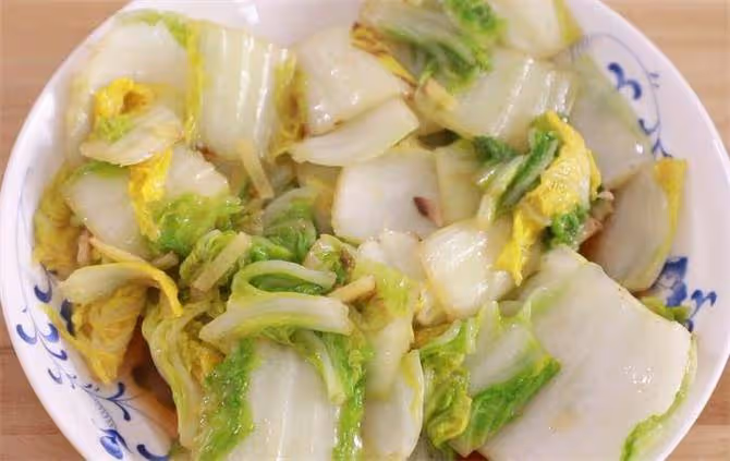 炒白菜切記不要直接下鍋炒，教你飯店不外傳技巧，清脆爽口不出水