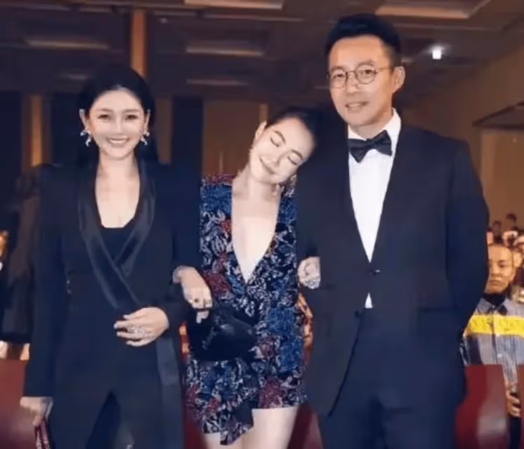 大S疑要起訴親媽,小S疑很不滿!具俊曄變得憤怒,妹夫許雅鈞唯恐避之不及!