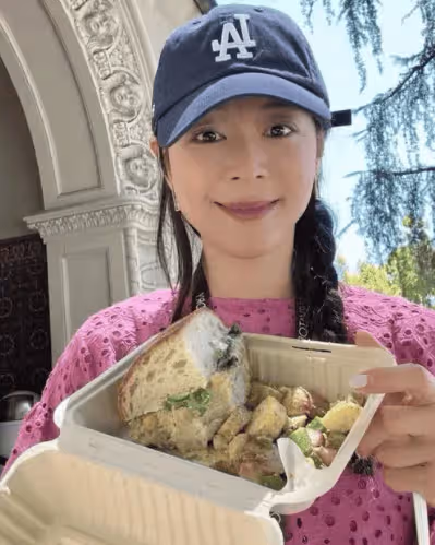 張靜初無愛人獨居住豪宅,守著一屋子破爛,就想做個無用的人!