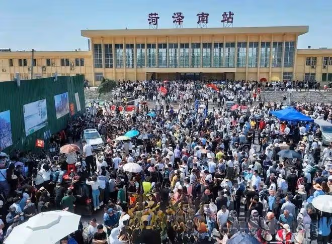 郭有才簽約費達5000萬,日賺百萬以上,菏澤成「牛鬼蛇神」聚集地