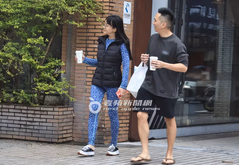 壹蘋10點強打｜張東晴勾新歡回愛巢！4年情路走過罹癌　十指緊扣買日用品（狗仔直擊）