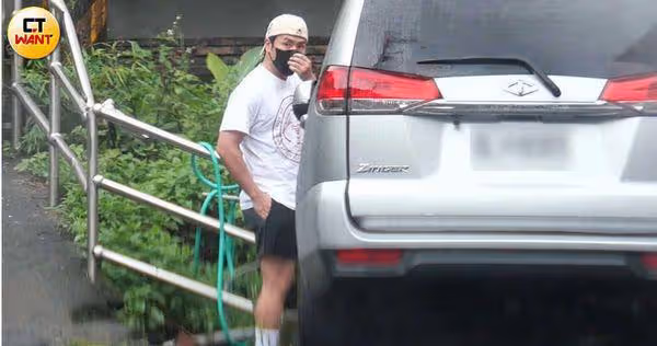 歐弟陪長發女「挺5月孕肚」 她接男方家人…進出宛如女主人