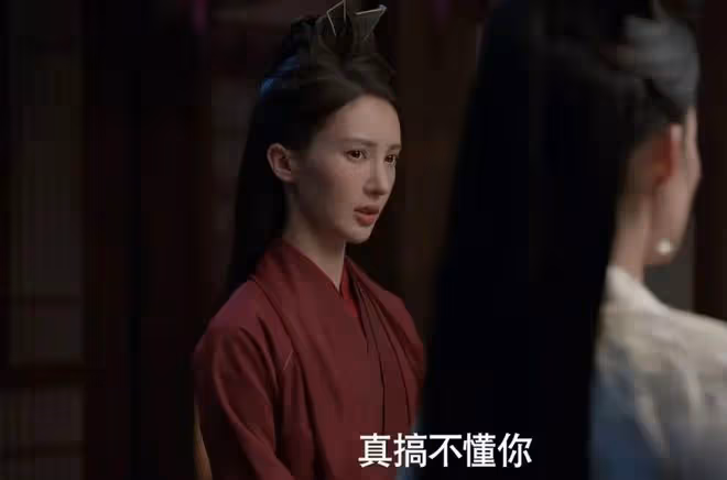 同樣是33歲,當金晨與李沁同框,科技臉與自然臉的差距就出來了