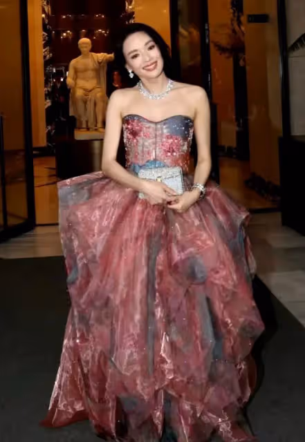 劉亦菲雍容華貴胖出新高度,舒淇神秘而優雅 安妮海瑟薇簡約高貴