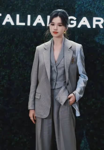 張婧儀美貌驚艷鏡頭,懟臉拍也美翻,生圖自帶濾鏡效果似仙女下凡