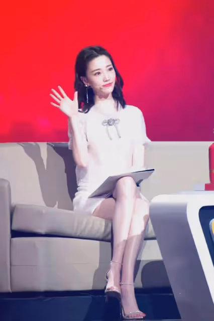 張純燁:螢屏上的長腿女神,主持界的活力擔當