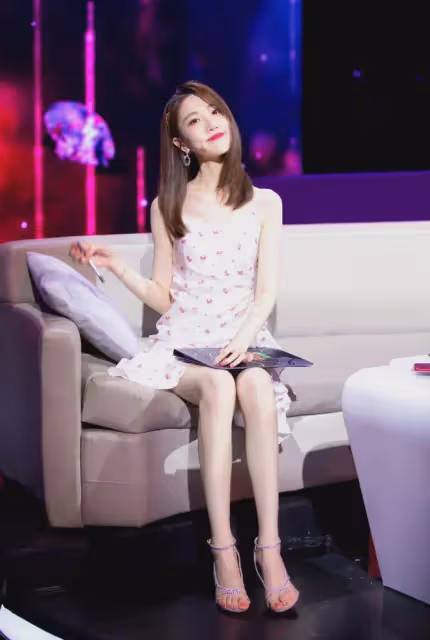 張純燁:螢屏上的長腿女神,主持界的活力擔當