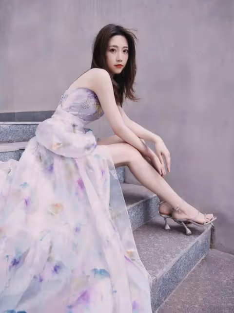 張純燁:螢屏上的長腿女神,主持界的活力擔當