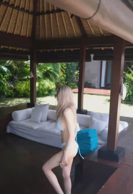 周揚青泳裝照驚艷亮相!傲人身材完美曲線,網友直呼太美了!